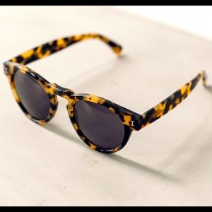 Illesteva Leonard Sunglasses in Tortoise